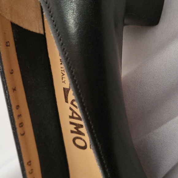 New! Salvatore Ferragamo Vara gold bow leather shoes - Picture 9 of 10